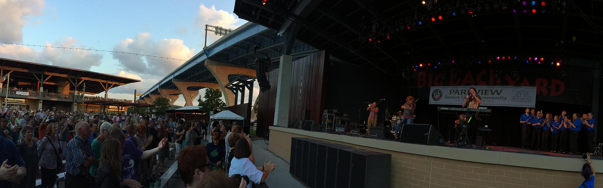 Eileen Ivers playing fiddle