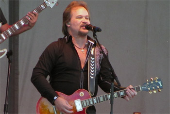 Travis Tritt in Elk Grove Village, IL - 2015