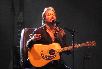 Travis Tritt in Elk Grove Village, IL - 2015