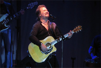 Travis Tritt in Elk Grove Village, IL - 2015