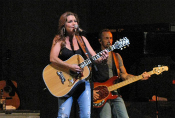 Gretchen Wilson at Chicago Country Music Festival - October 8, 2010