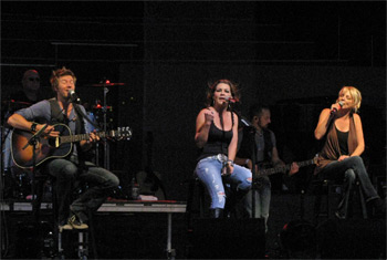 Gretchen Wilson at Chicago Country Music Festival - October 8, 2010